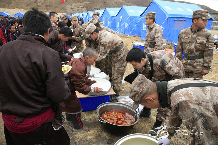 全力救災(zāi)見真情——甘孜軍分區(qū)抗震救災(zāi)掠影